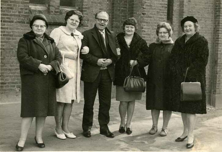 Janneke, Naake, Toon, Kotje, Dien en Jo